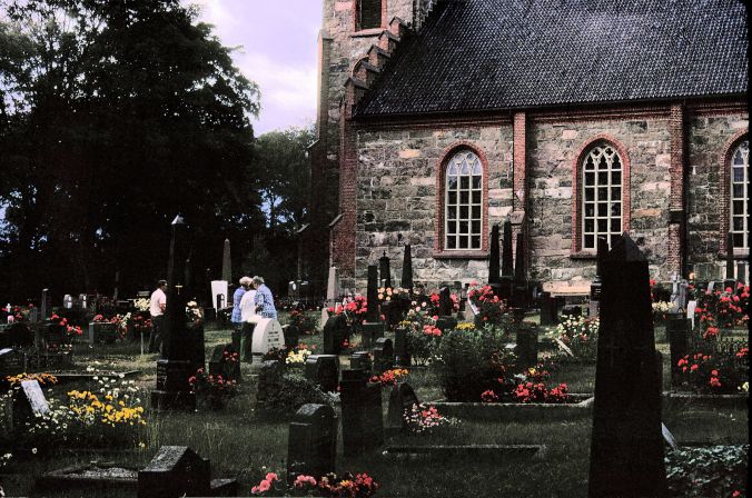 FamilyCemeteryatTjomeChurch-edit